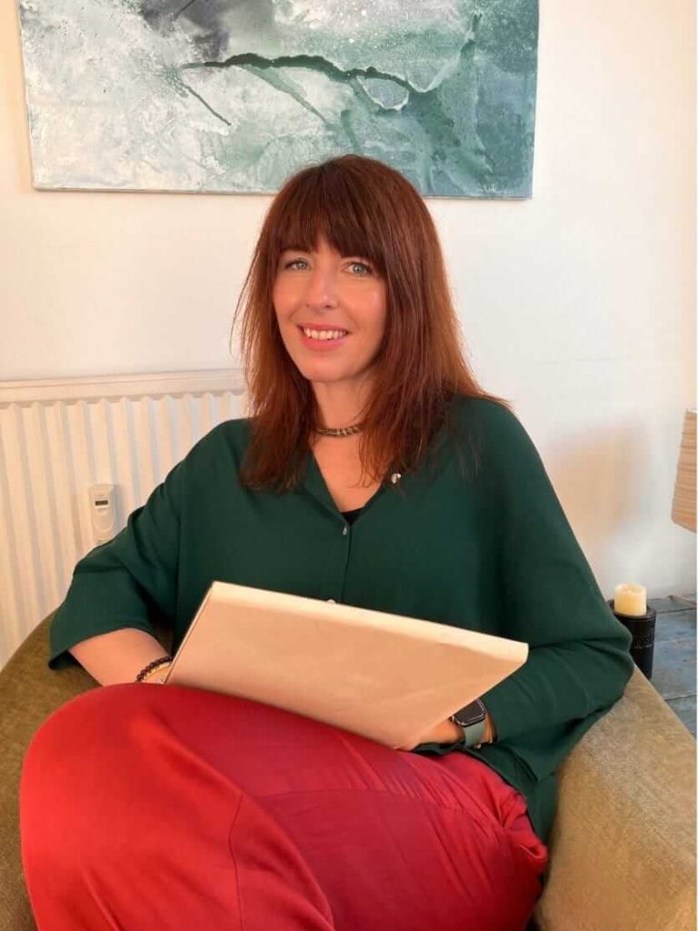 Cristina Montoro, psicóloga en Dinamarca, ofreciendo terapia en español, inglés y danés.
